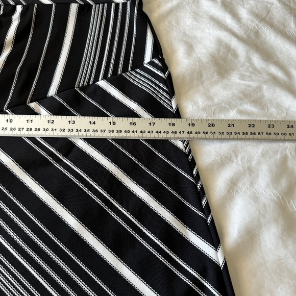 VAMP Women's Black/White Vintage Pull On A-Line Maxi Skirt Size Small Geometric - Picture 10 of 13